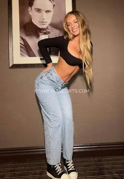Ipswich escorts Lovisa — 1